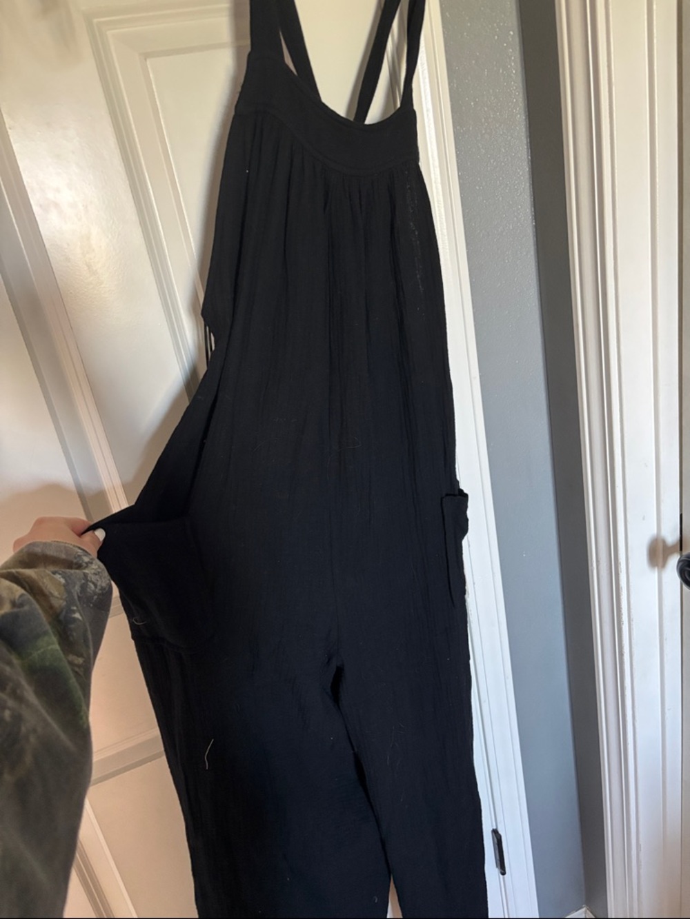 Black Women's Sleeveless Jumpsuit with Pockets